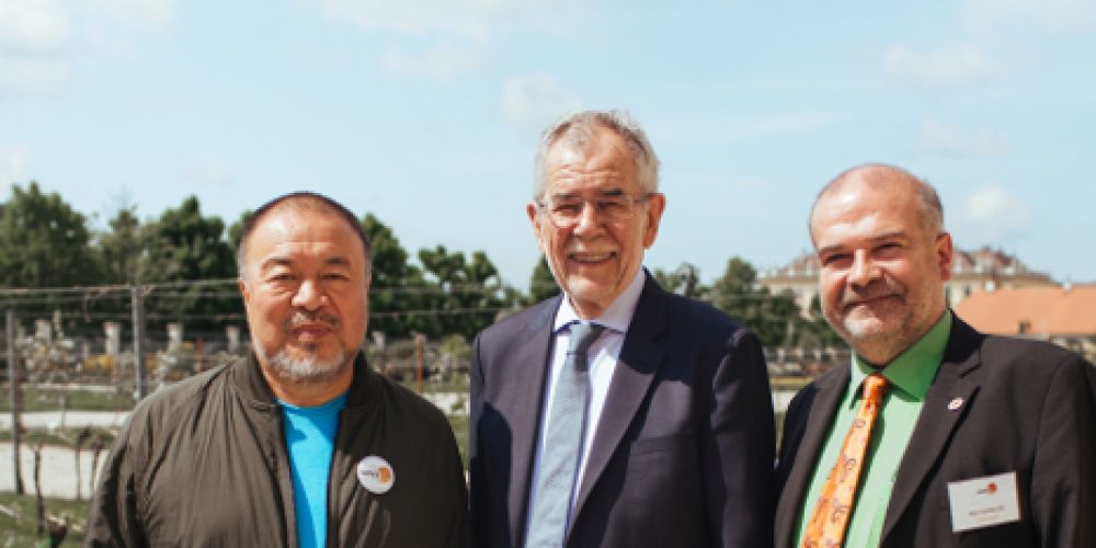 Ai Weiwei und Österreichs Bundespräsident beim "1. Internationalen Tierschutzgipfel"