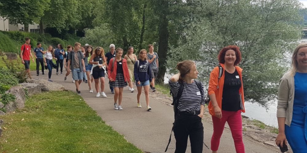 Jugendliche coachen Führungskräfte aus Politik und Verwaltung