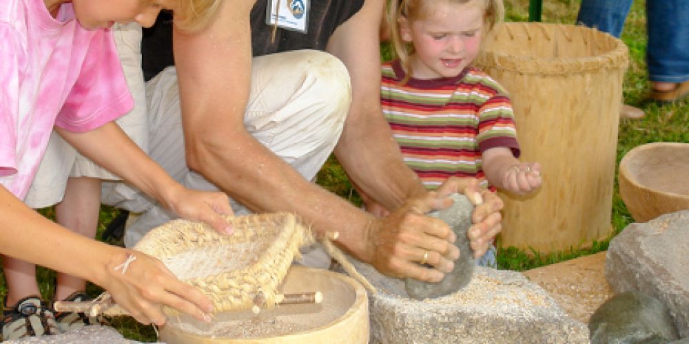 „Brot und Brei“ Backen und Kochen im Pfahlbaumuseum Unteruhldingen