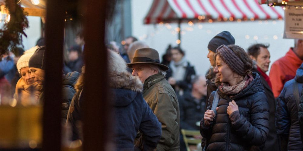 Der Gässli Märt lädt zum entspannten Geschenkekauf in die Rheingasse.