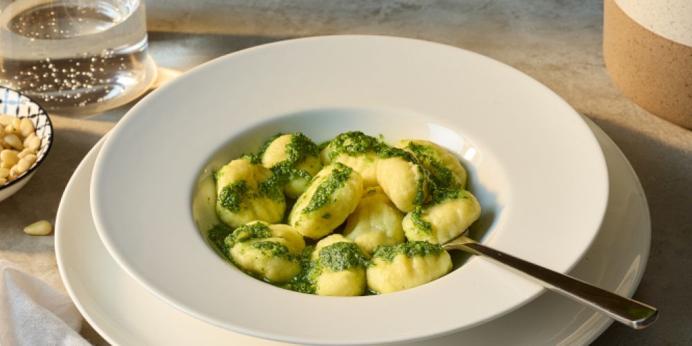 Gnocchi mit Kräuterpesto: italienischer Frühlingsgenuss mit Kartoffeln