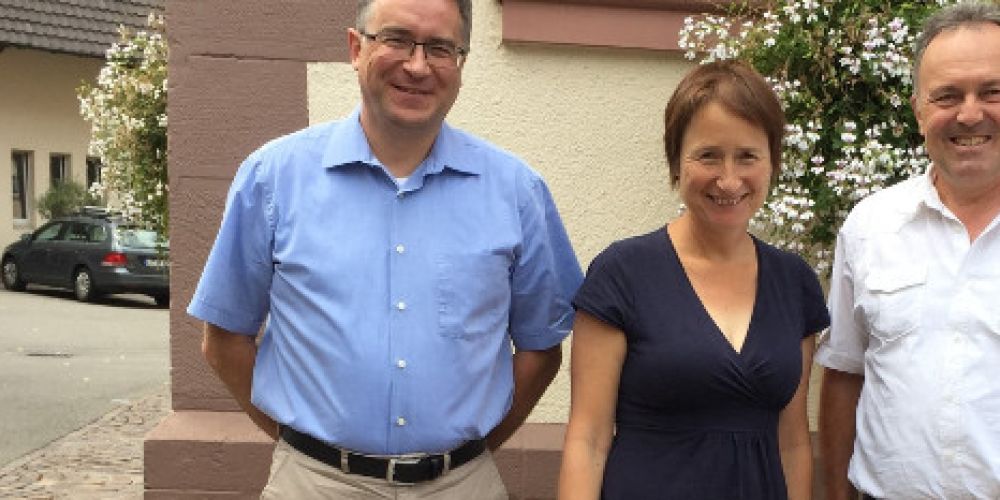 Bettina Lisbach und Josha Frey (GRÜNE) im Gespräch mit der Bürgerenergie Dreiländereck