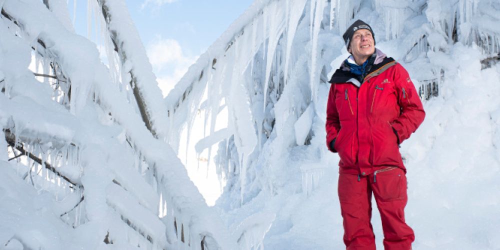 Felix Keller präsentiert Schnei- und Ice-Stupa-Testanlage