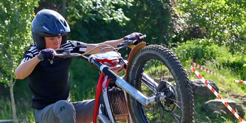 Mit dem Motorrad über Stock und Stein