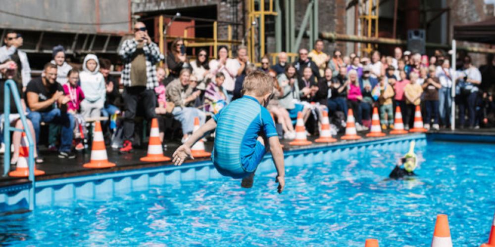 Arschbomben-Contest im Werksschwimmbad auf Zollverein