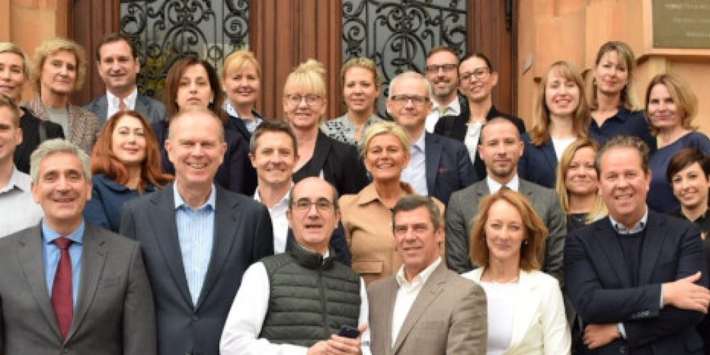 Weltweite Studie zum Thema: Wie gehen Unternehmenslenker mit COVID-19 um?