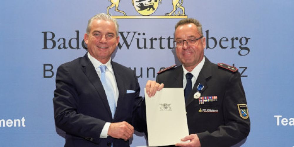 Innenminister verleiht Bevölkerungsschutz-Ehrenzeichen an Manfred Rotzinger