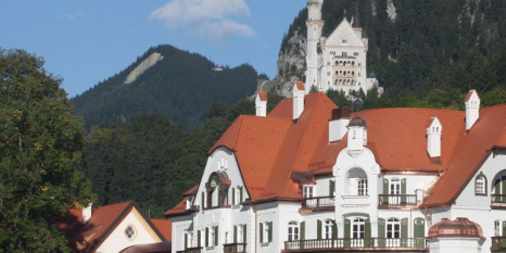 Tradition und Moderne mit Blick auf die Königsschlösser Hohenschwangau und Neuschwanstein