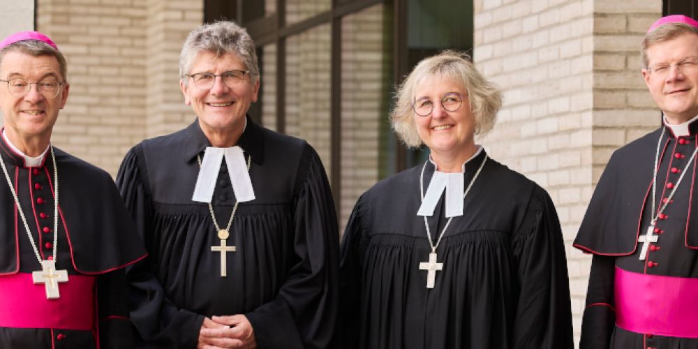 Tag der Deutschen Einheit: Kirchen rufen zu Mut, Liebe und Besonnenheit auf