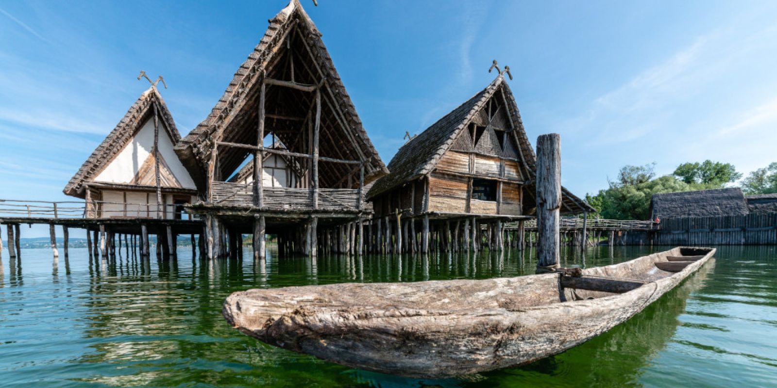 Pfahlbauten unweit vom Hochrhein