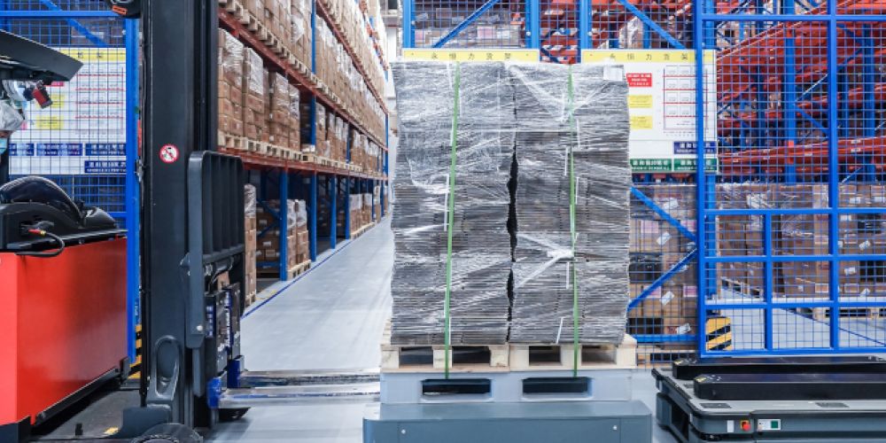 KI-gestützte Roboter helfen Logistik-Branche,  Arbeitskräftemangel zu bekämpfen