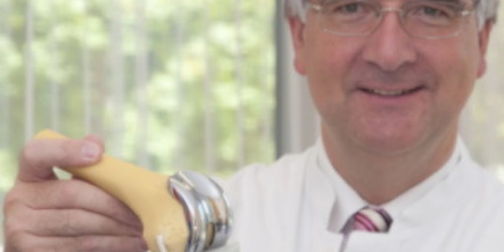 Mehr als 20.000 künstliche Knie- und Hüftgelenke implantiert