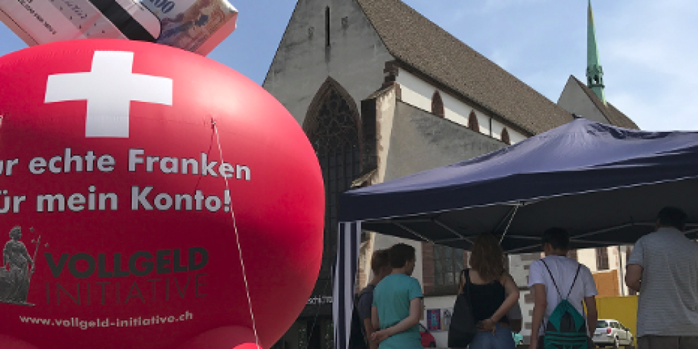 Gigantisches Säuli wirbt für sichere Franken