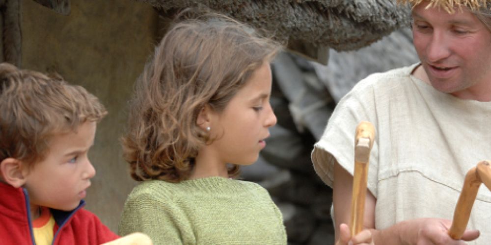 Dampfende Salzsohle und glühendes Metall