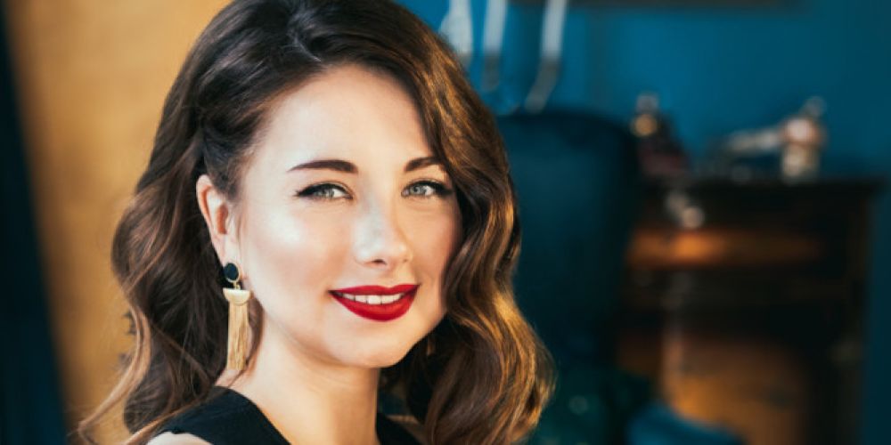 Kleider in Übergröße: Wie trägt man sie elegant?