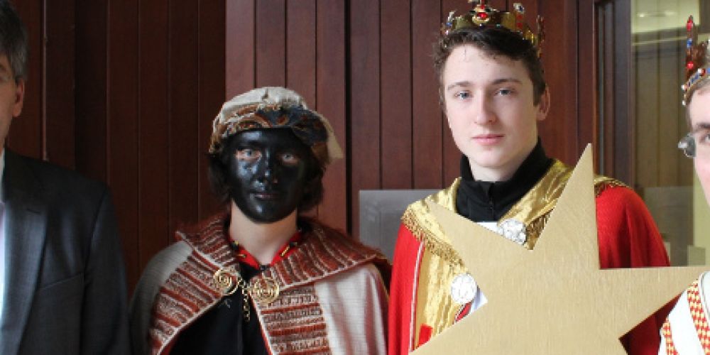 Sternsinger zu Gast bei Landrat Dr. Martin Kistler