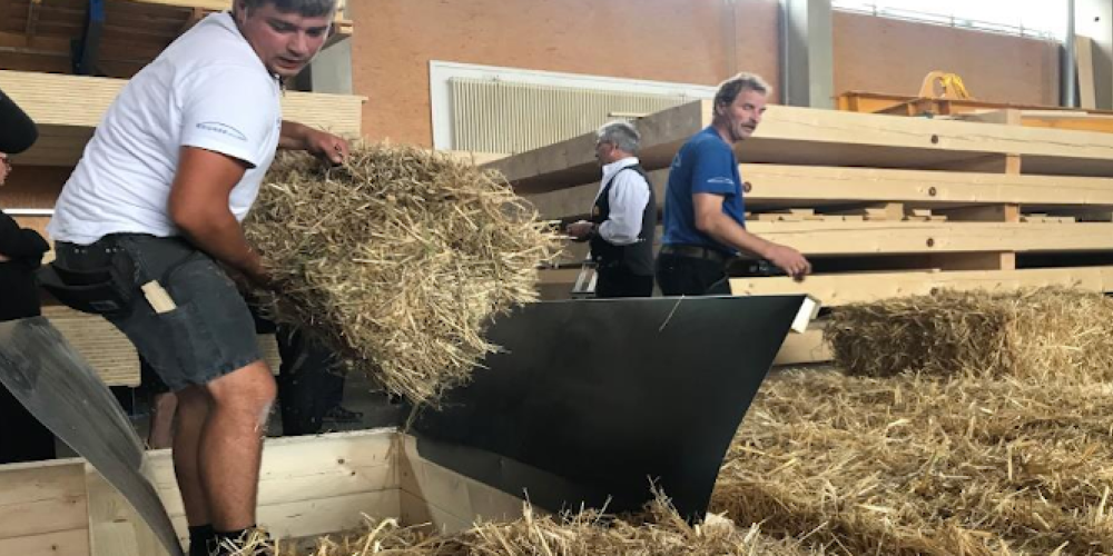 Strohbau-Fachtagung: EU fördert klimaschonendes Bauen mit Stroh!