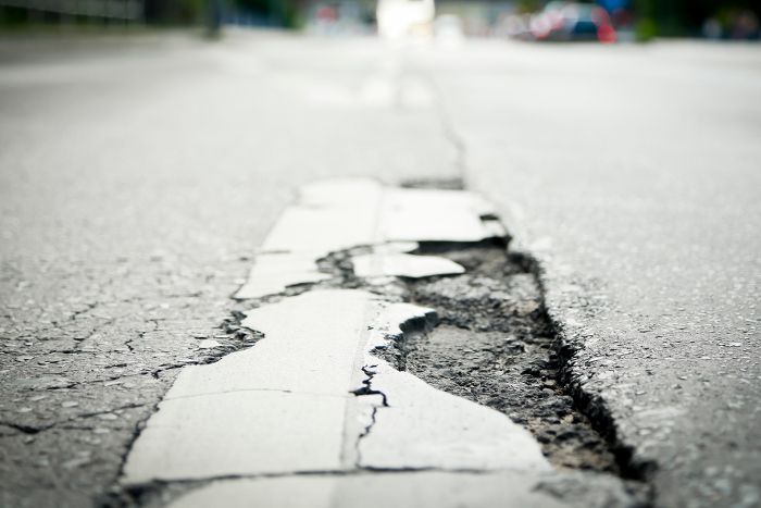 Autofahrer sollen Straßenschäden melden