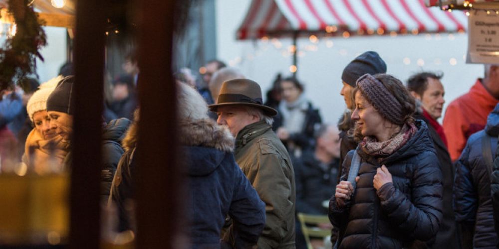 Der Gässli Märt lädt zum entspannten Geschenkekauf in die Rheingasse.