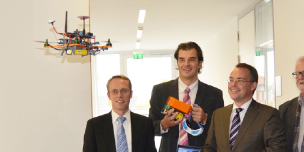 Minister Peter Friedrich unterstützt Lernfabrik Industrie 4.0