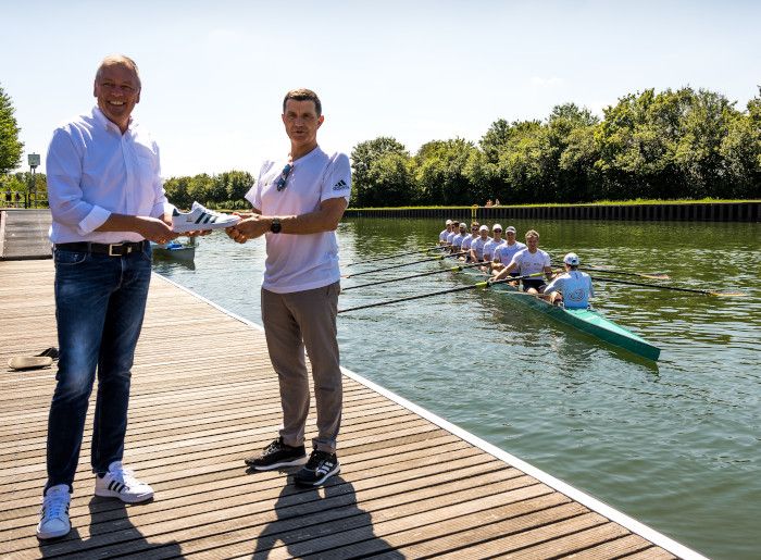 GlücksSpirale-Sneaker an Deutsche Sporthilfe übergeben