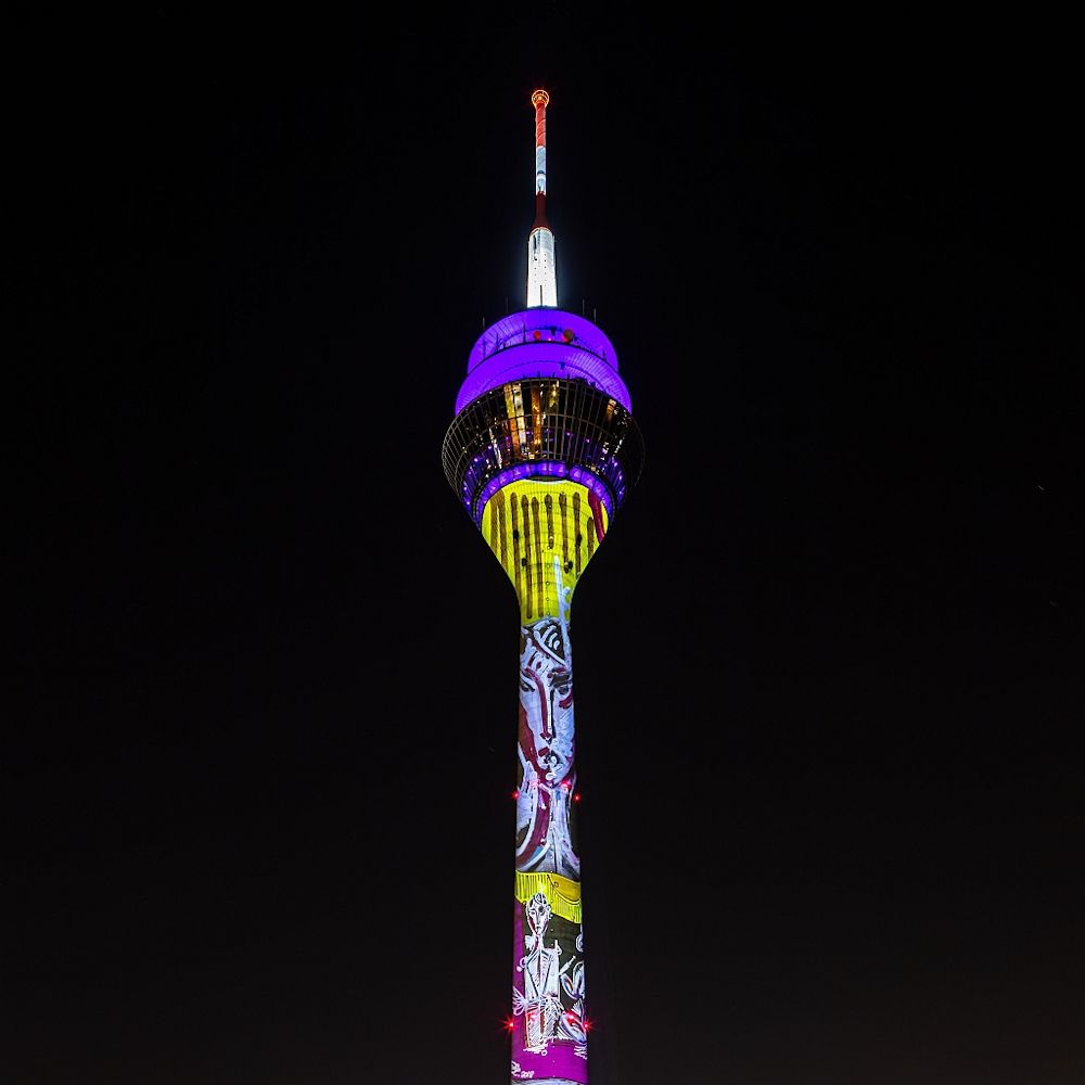 Leon-Löwentraut: Spektakuläre Lichtkunstperformance