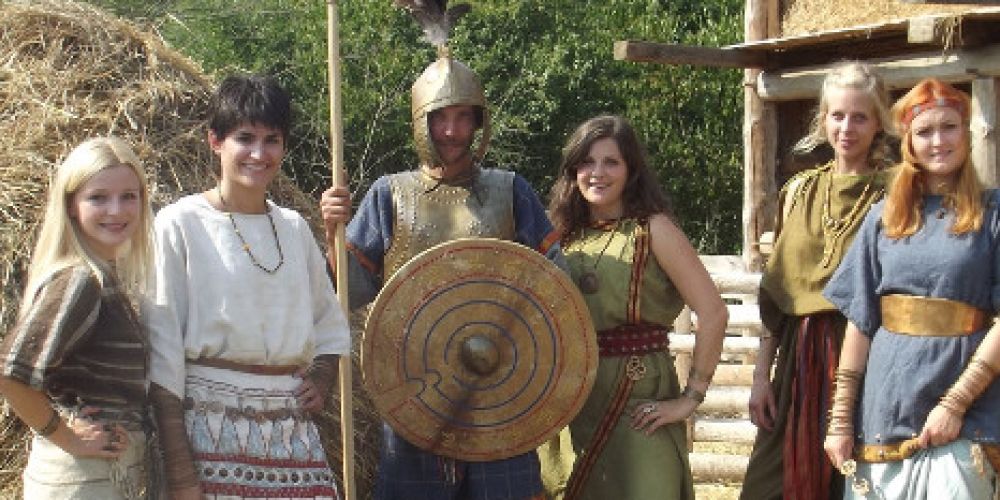 Grau, gemustert oder bunt? – Mode in der Bronzezeit