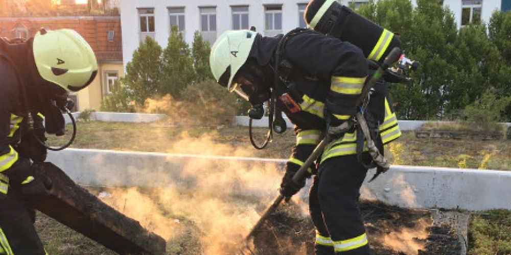 Brand auf einem Flachdach
