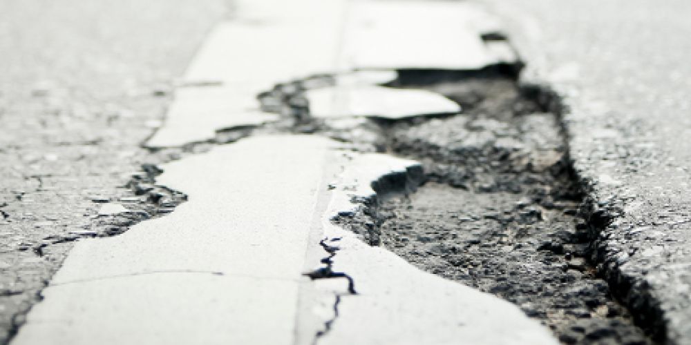 Autofahrer sollen Straßenschäden melden