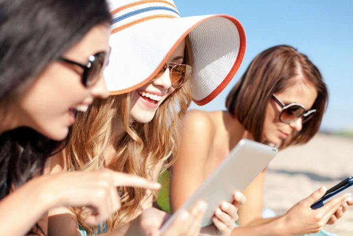Neue Studie: Smartphone und Co auch im Urlaub unverzichtbar