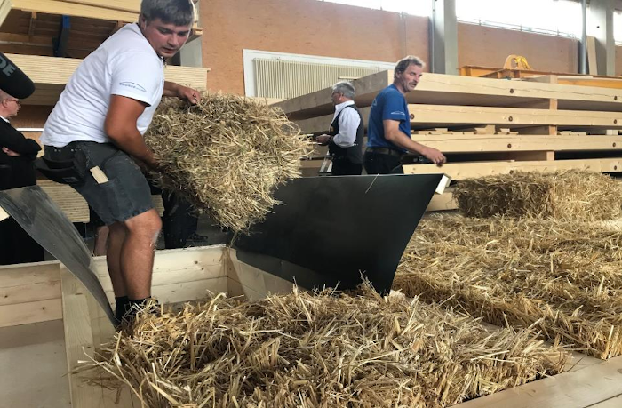 Strohbau-Fachtagung: EU fördert klimaschonendes Bauen mit Stroh!