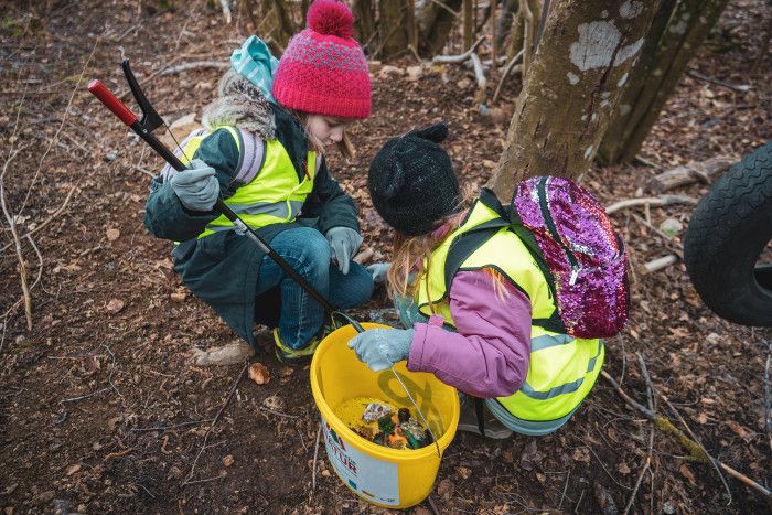 Auftakt zur „Waldputzete“: 80 Schüler setzen sich für saubere Landschaft ein