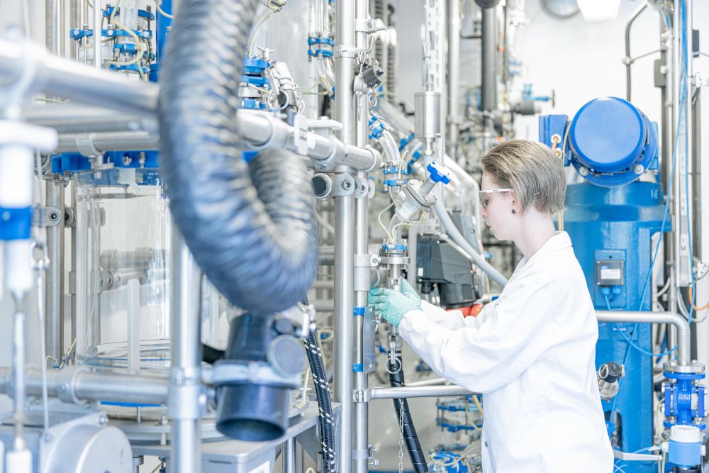 Lkw-Kran lenken, im Labor tüfteln, Shirt bedrucken