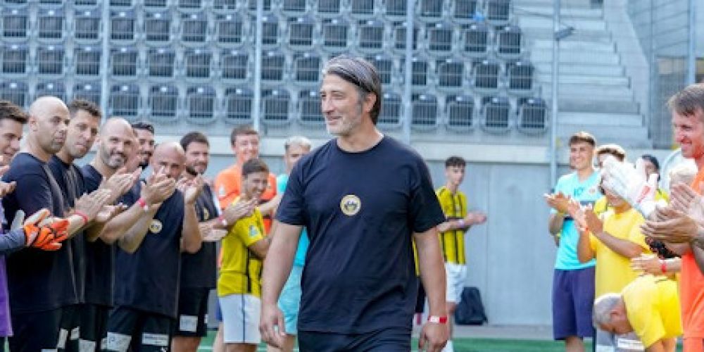 Der Captain übergibt das Ruder