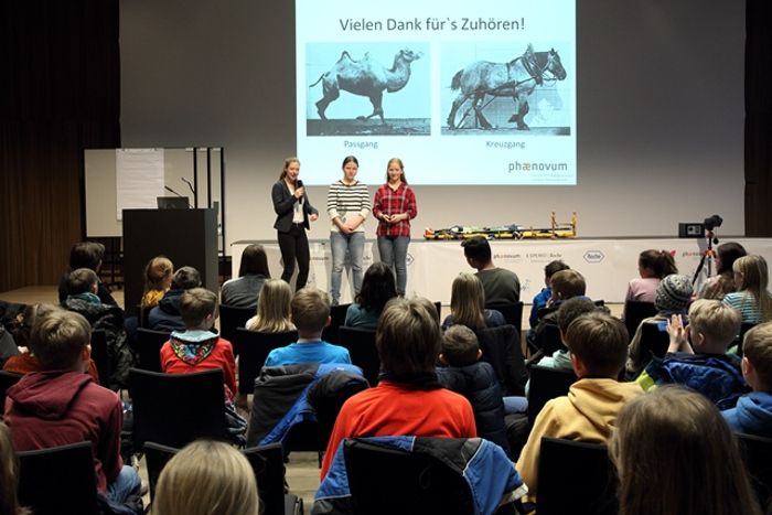 Kinderuni Hochrhein mit phaenovum-SchülerInnen auf großer Bühne