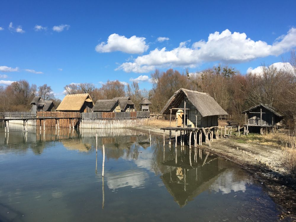 Pfahlbauten an Wochenenden wieder geöffnet