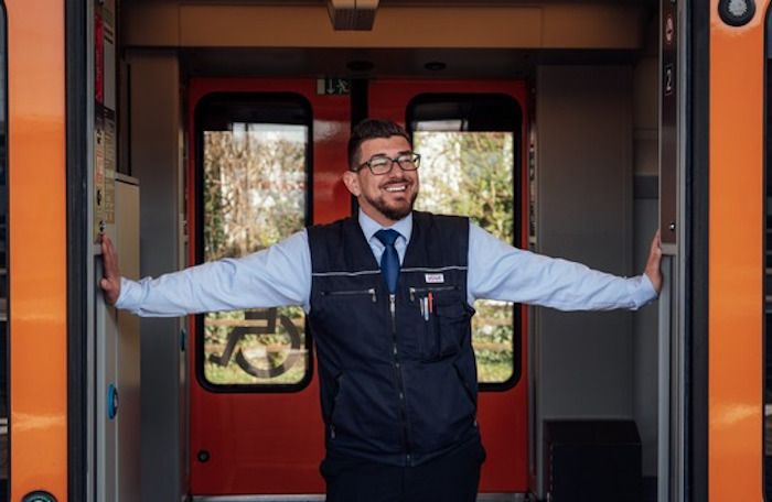 National Express Triebfahrzeugführer erhält Eisenbahner mit Herz-Sonderpreis