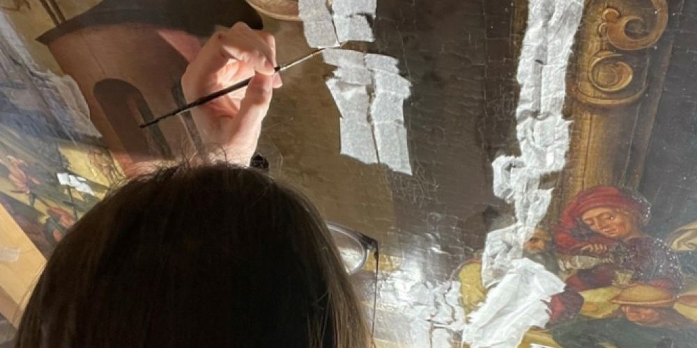 Einzigartiges Holztafelbild vor dem Zerfall durch Trockenstress bewahrt