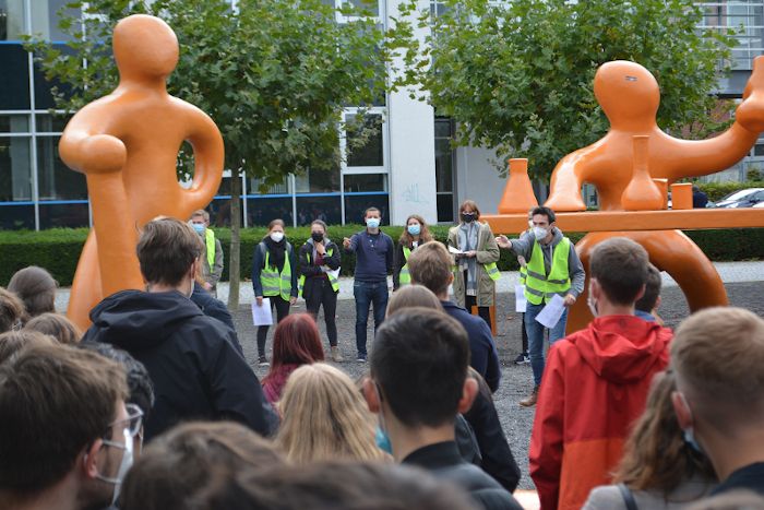 Wiedersehensfreude auf dem HTWG-Campus