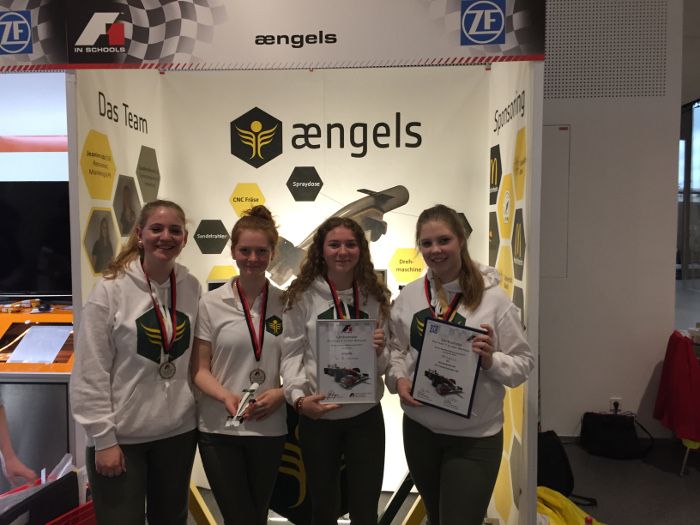 Phaenovum-Schülerinnen bei Formel 1 in der Schule erfolgreich