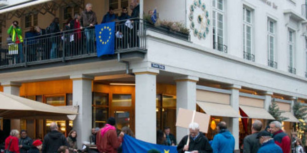 Volkmar Staub ruft Europäische Republik von Balkon aus