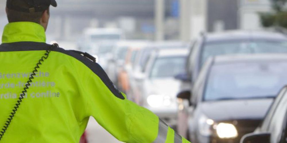 Brillantring und Halsketten geschmuggelt