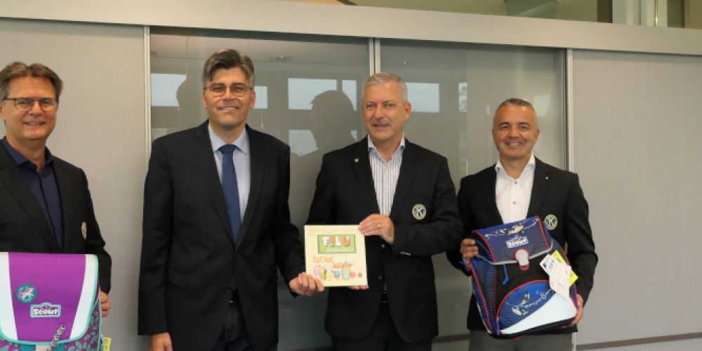 Kiwanis spendet Schulranzen