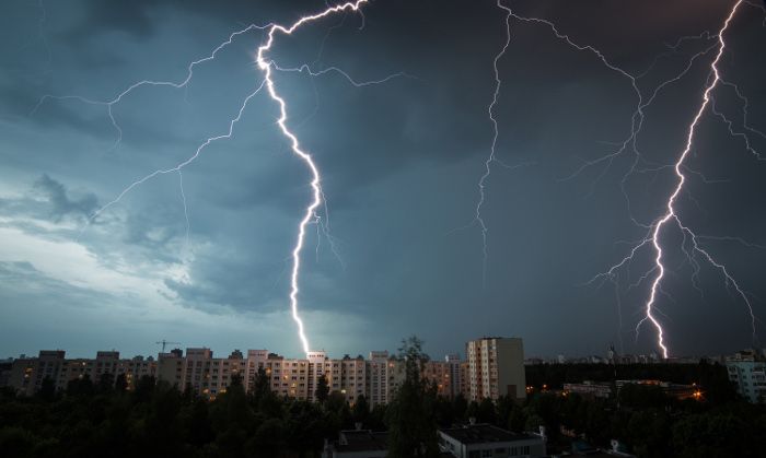 Sommergewitter -  wie kommt’s und wer haftet bei Schäden?