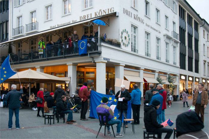 Volkmar Staub ruft Europäische Republik von Balkon aus