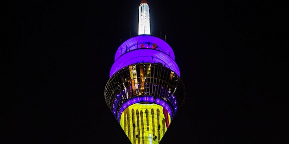 Leon-Löwentraut: Spektakuläre Lichtkunstperformance