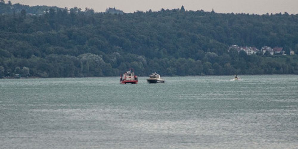 Konstanz: Einmotoriges Geschaeftsreiseflugzeug stuerzt in den Bodensee