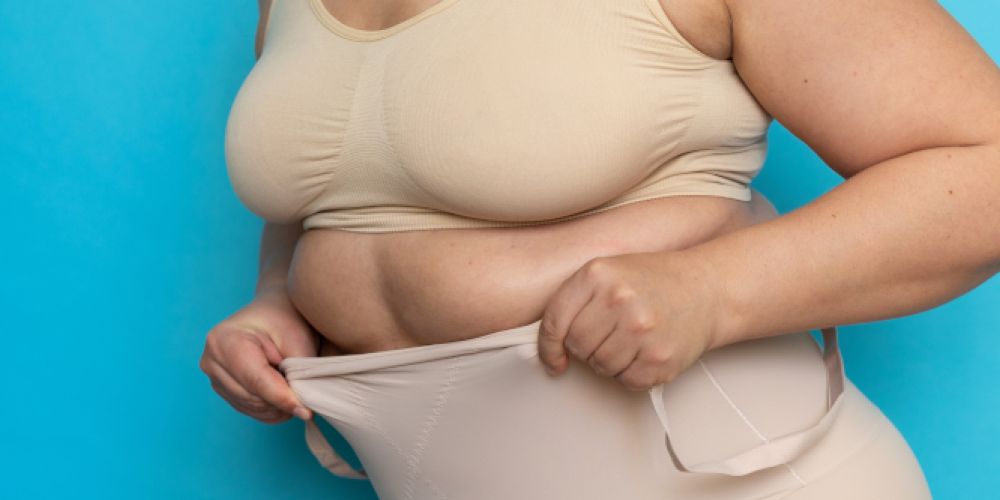 Flacher Bauch mit Plus-size Shapewear und anderen Tipps