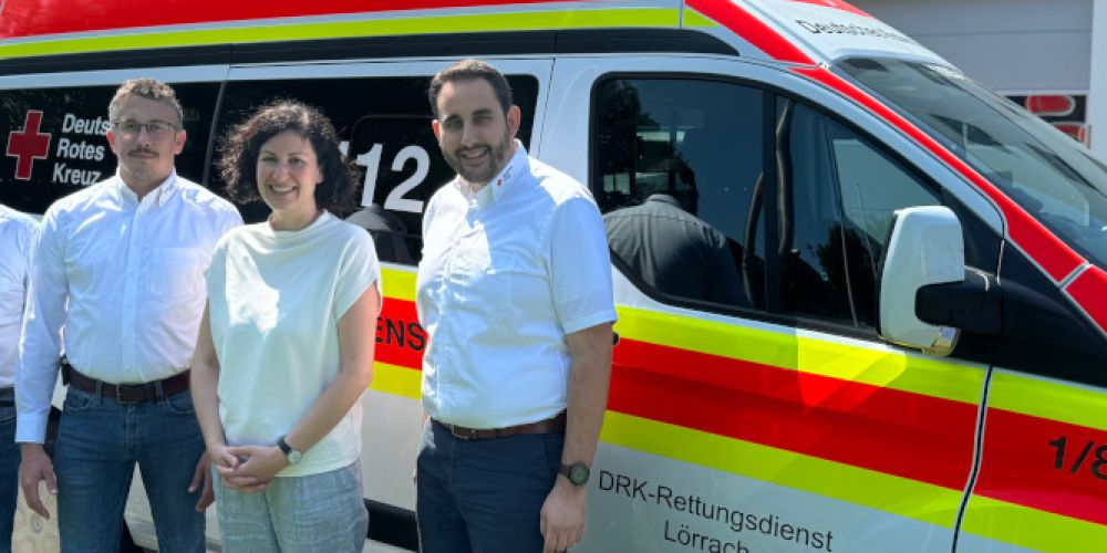 Besuch in der Integrierten Leitstelle: Sarah Hagmann im Austausch mit dem DRK Lörrach