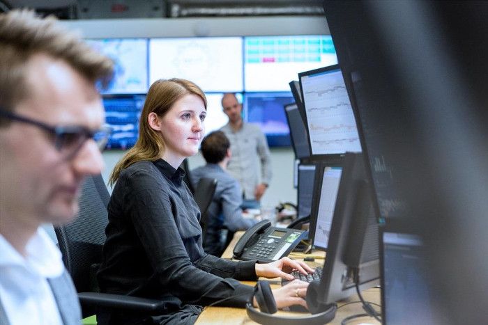Seminare und Rundgänge bilden Rahmen der Gebäude.Energie.Technik